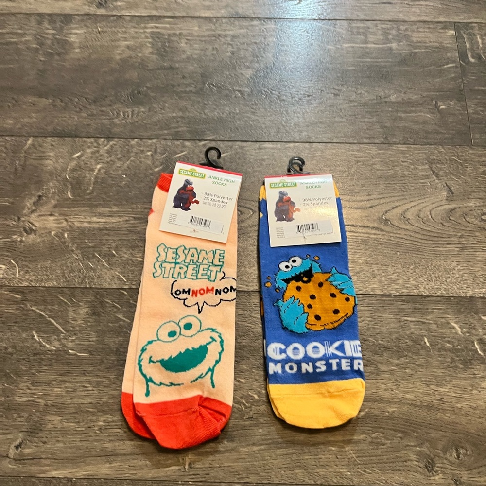 Set of 2 PRS of Sesame Street Ankle High Socks SZ 9-11 NEW - Picture 2 of 4